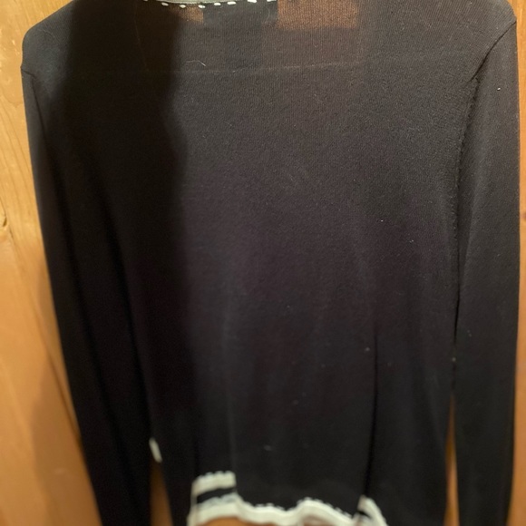 Ladies sweater size medium - Picture 4 of 4